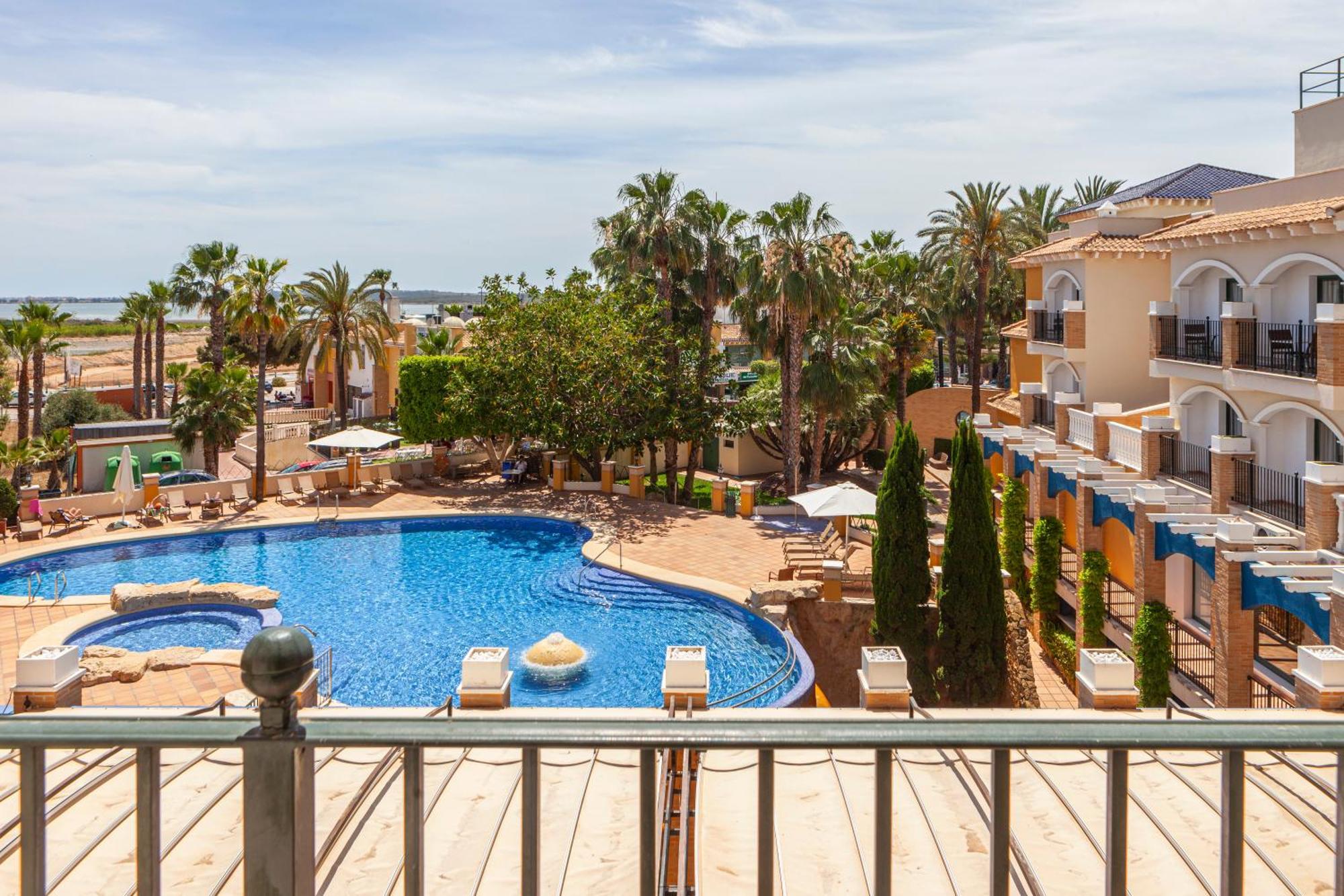 Hotel La Laguna Spa & Golf Torrevieja Bagian luar foto